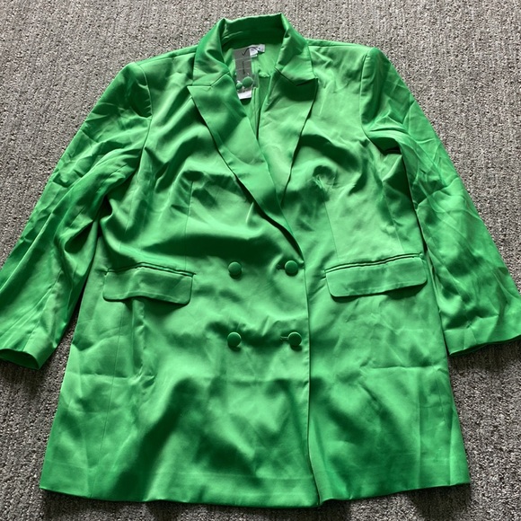 Women’s Double Breasted Blazer - Picture 4 of 5